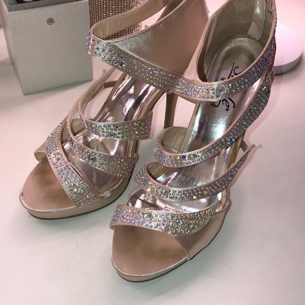 NUDE FORMAL HEELS WITH RAINBOW GEMS